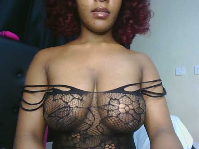 Sweet-Aura live cam on BongaCams