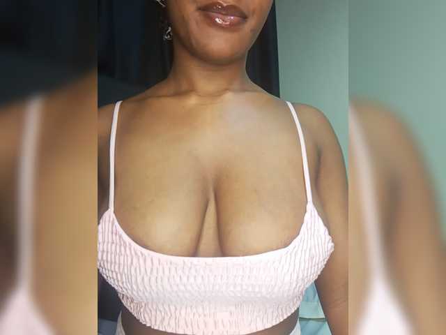 Sweet-Aura live cam on BongaCams