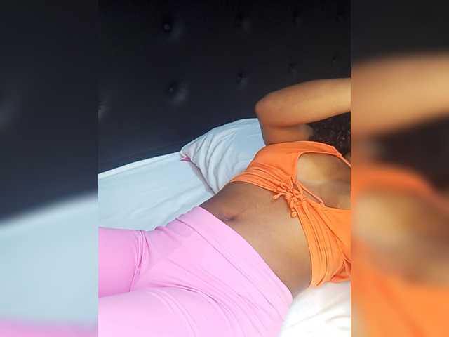 Sweet-Aura live cam on BongaCams