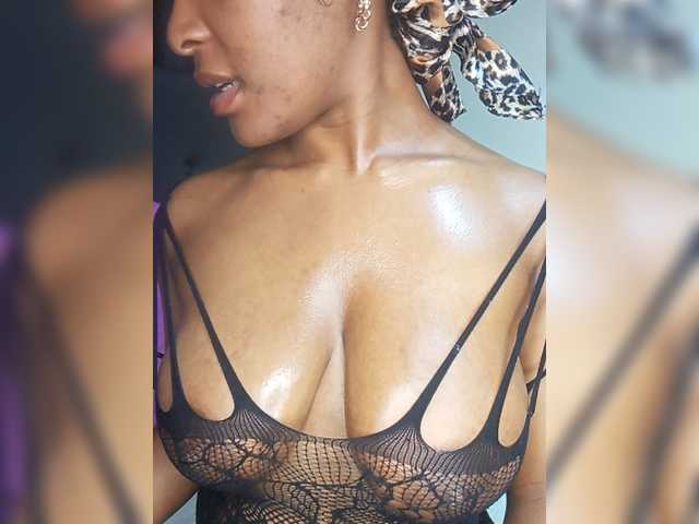 vicky_pretty_tirries live cam
