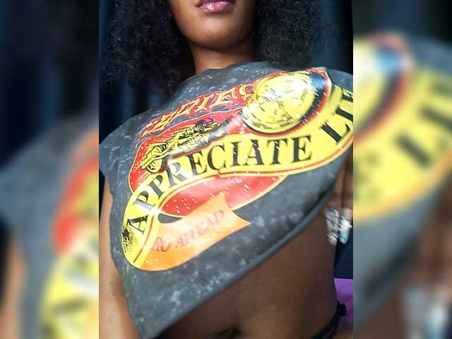 Sweet-Aura's BongaCams show and profile