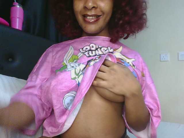 Sweet-Aura live cam on BongaCams