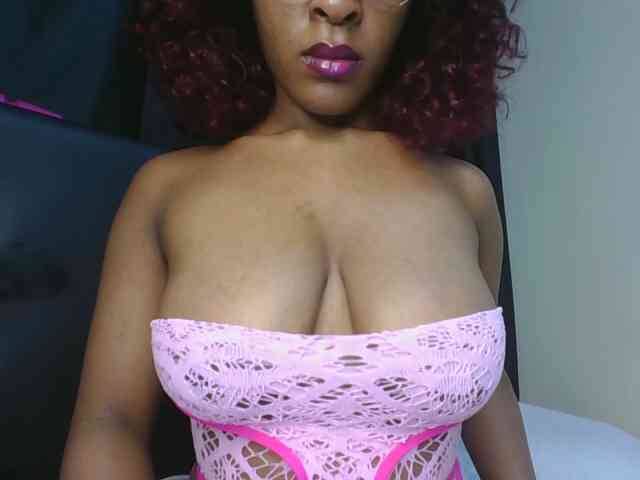 vickyprettyboobs webcam