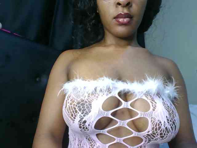 vickyprettyboobs webcam