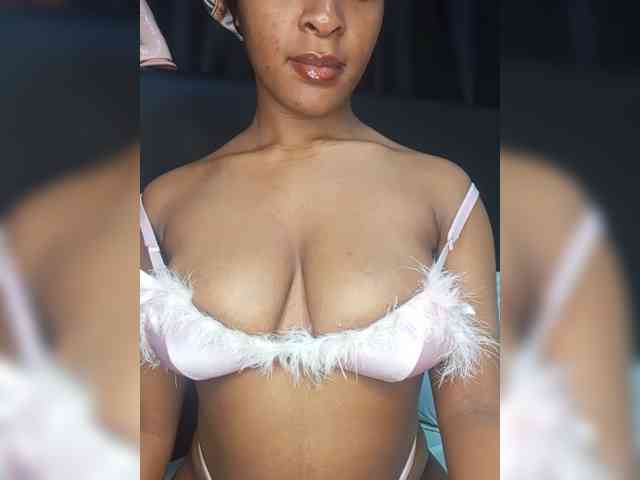 vickyprettyboobs webcam