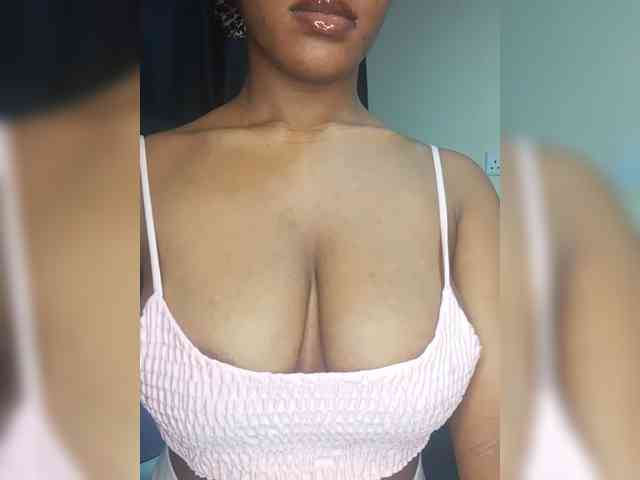 vickyprettyboobs webcam