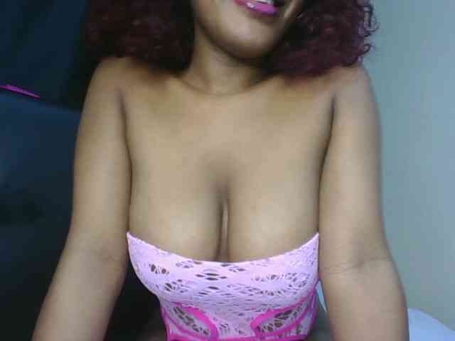 vickyprettyboobs webcam