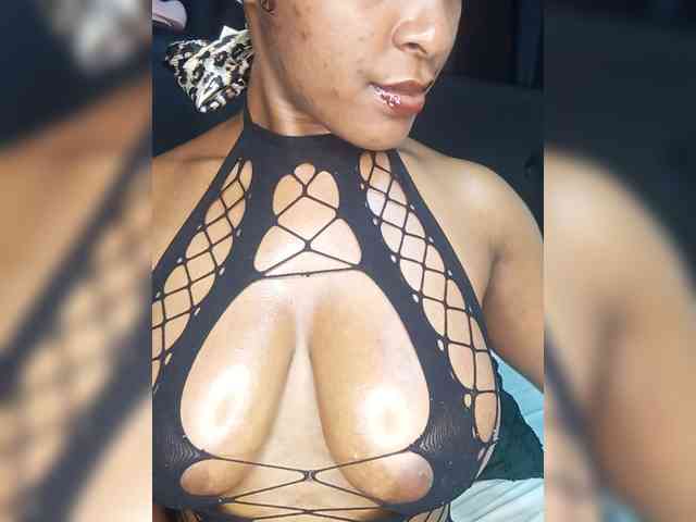 vicky_pretty_tirries webcam