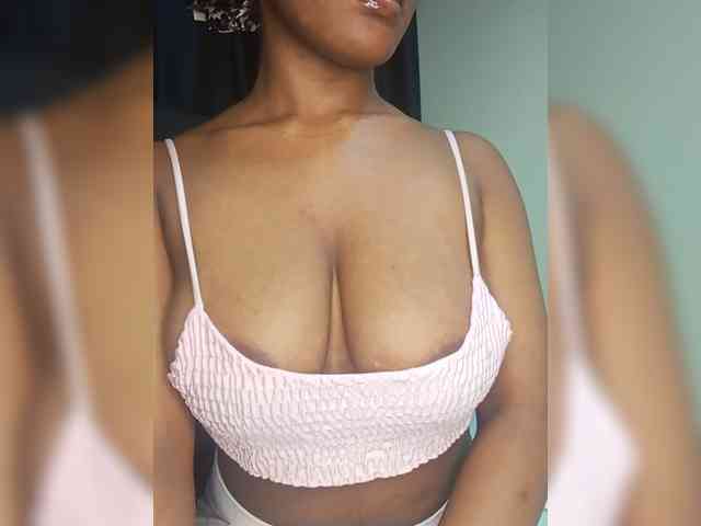 vickyprettyboobs webcam