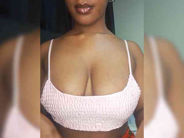 vickyprettyboobs webcam