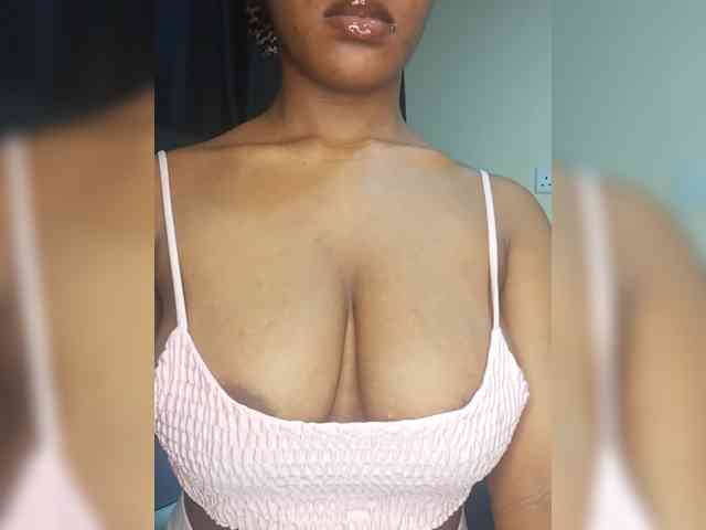 vickyprettyboobs webcam