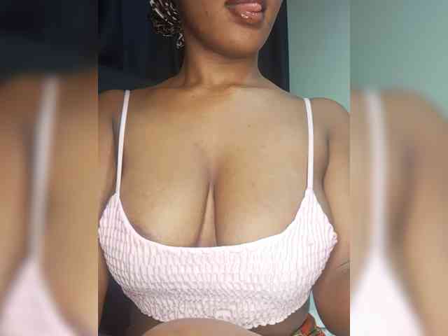 vickyprettyboobs webcam