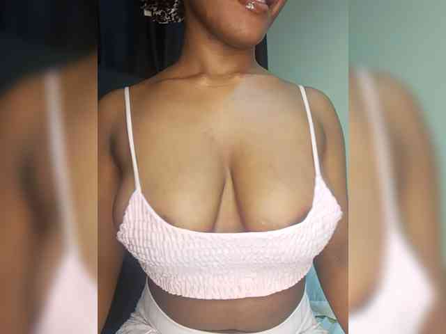 vickyprettyboobs webcam