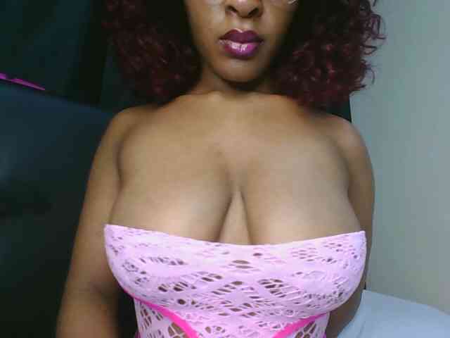 vickyprettyboobs webcam