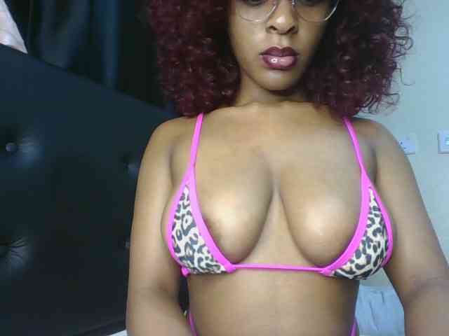 vickyprettyboobs webcam