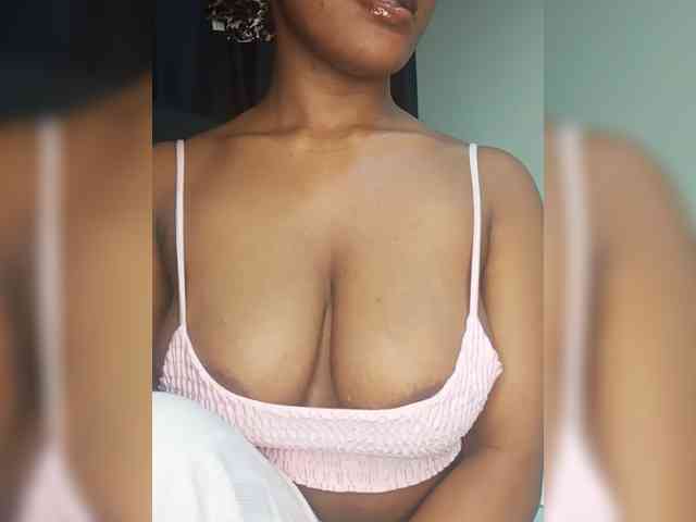 Model: vickyprettyboobs