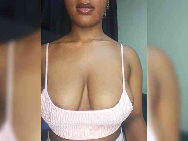 vickyprettyboobs webcam