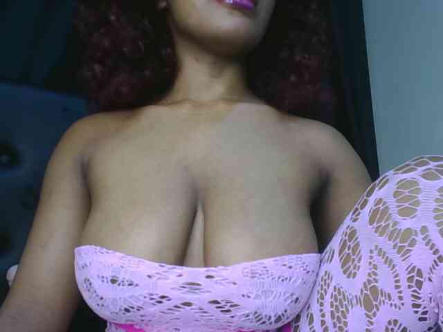 vickyprettyboobs webcam