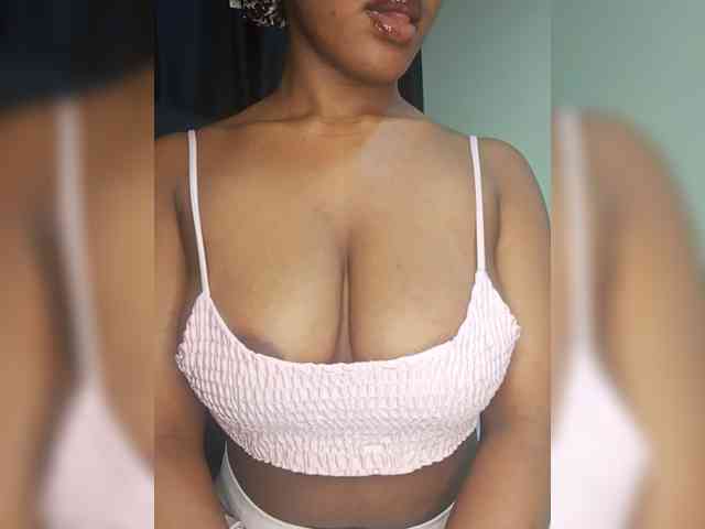 vickyprettyboobs webcam