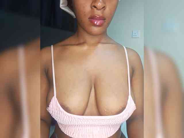 vickyprettyboobs webcam