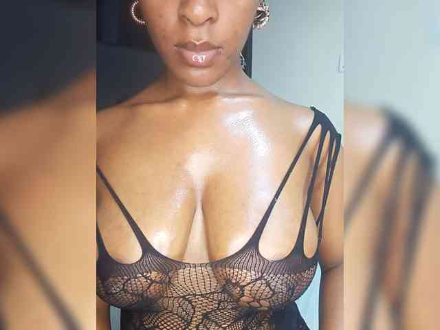 vicky_pretty_tirries webcam