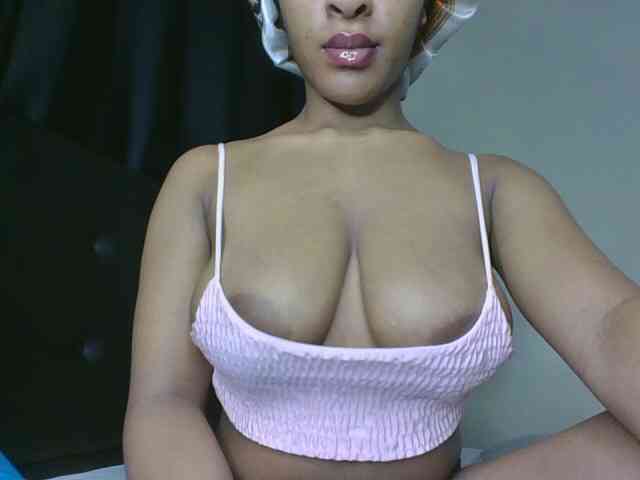 vickyprettyboobs webcam