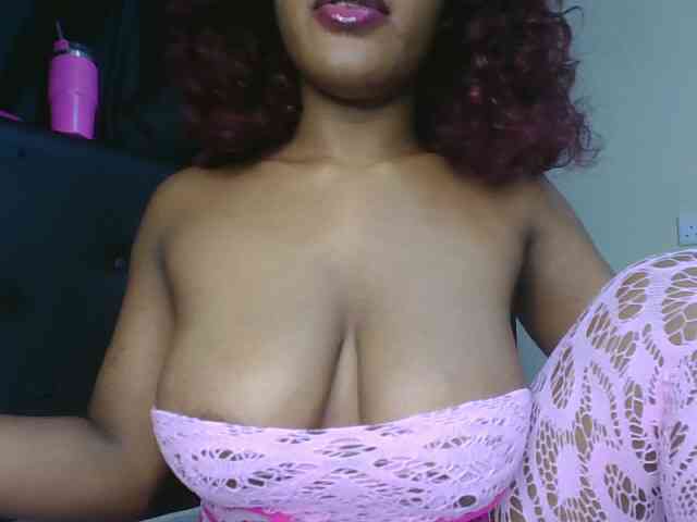 vickyprettyboobs webcam