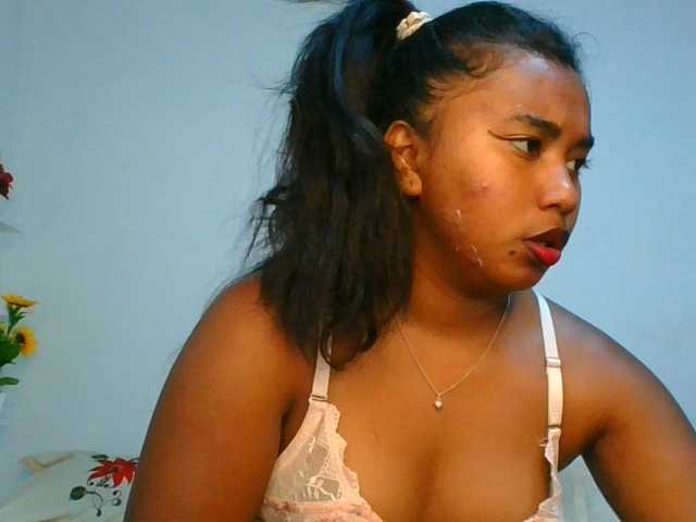 Pauliemarie live cam on BongaCams