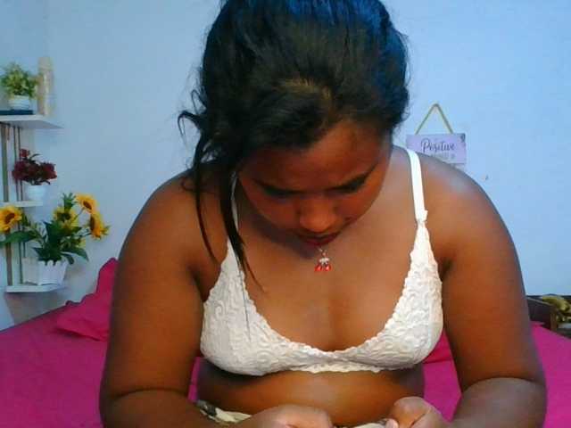 Pauliemarie live cam on BongaCams