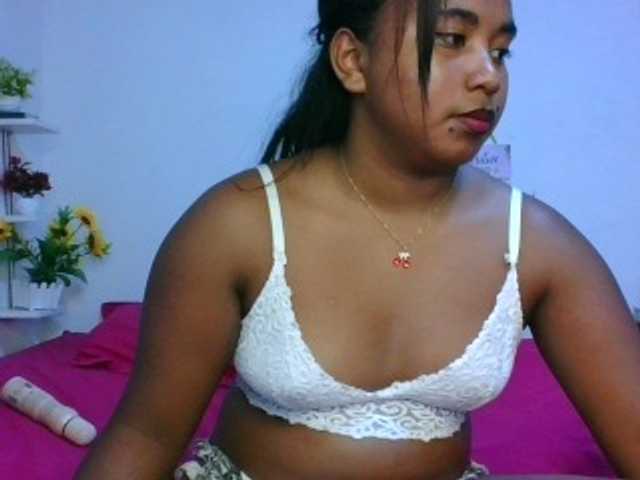 Pauliemarie live cam on BongaCams