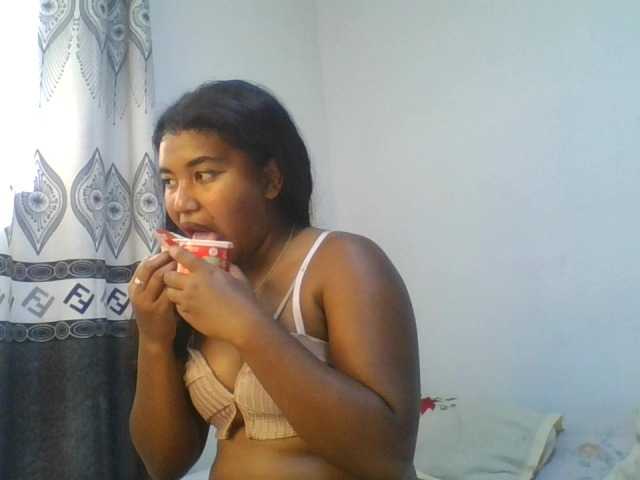 Pauliemarie live cam on BongaCams