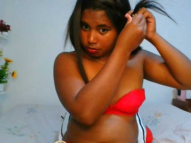 le modèle Pauliemarie est en webcam porno dans un show sur le site bongacams, il possède les tags suivants: Ebony,Brunette,Hairy
