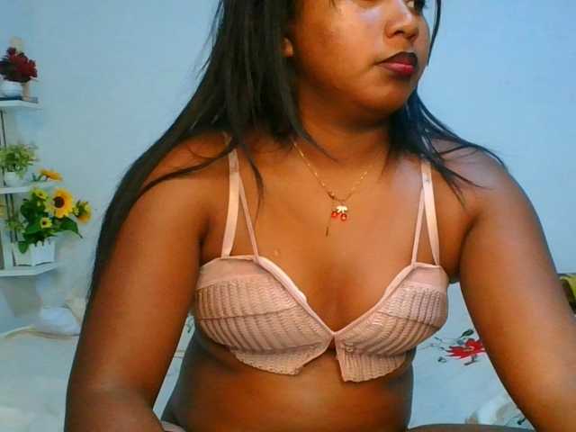 Pauliemarie live cam on BongaCams