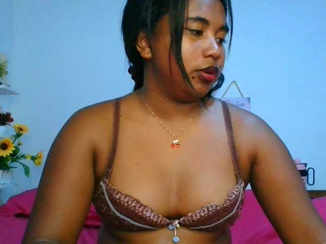 Pauliemarie live cam on BongaCams