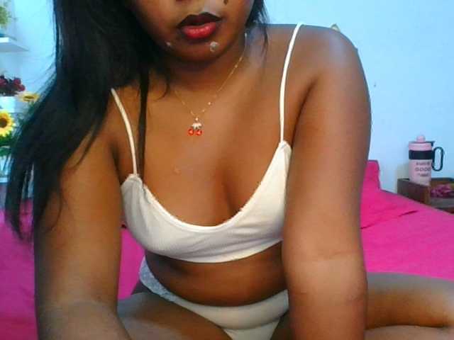 Pauliemarie live cam on BongaCams