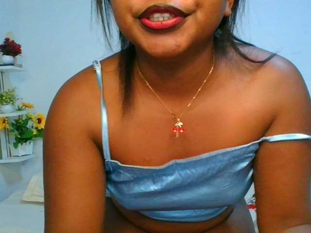 Pauliemarie live cam on BongaCams
