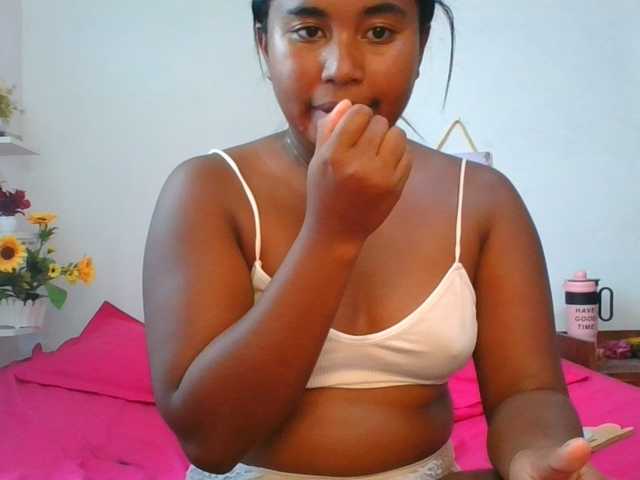 Pauliemarie live cam on BongaCams