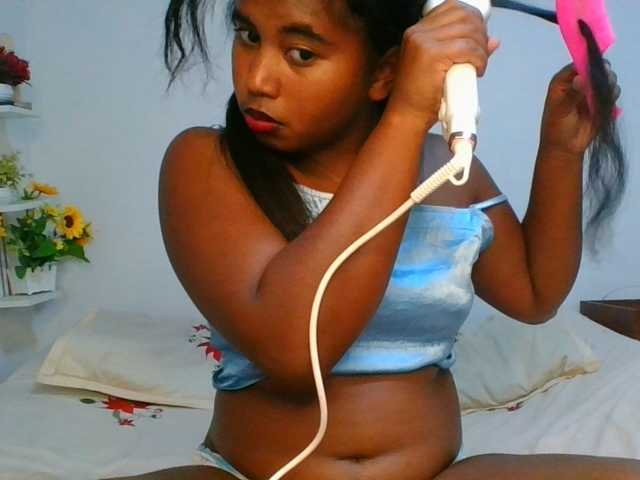 Pauliemarie live cam on BongaCams