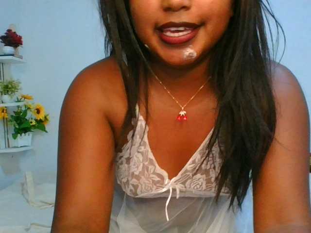 Pauliemarie live cam on BongaCams