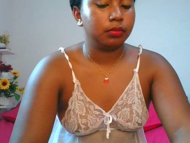 Pauliemarie live cam on BongaCams