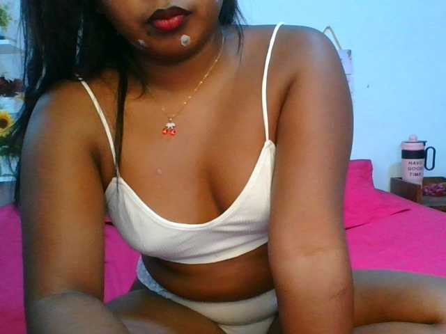 Pauliemarie live cam on BongaCams