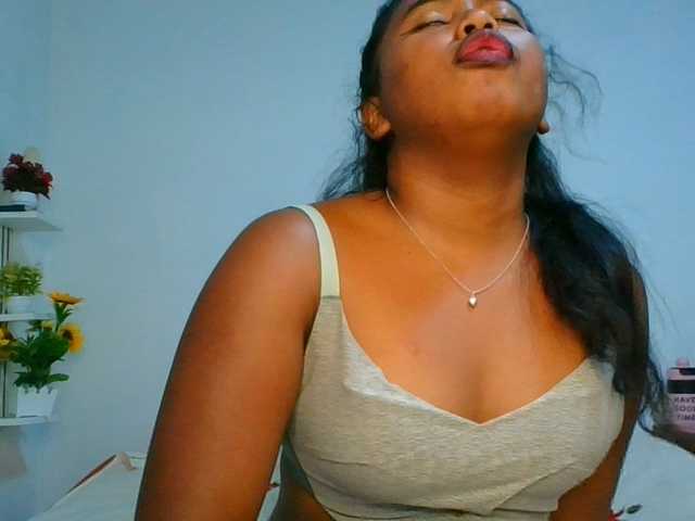 Pauliemarie live cam on BongaCams