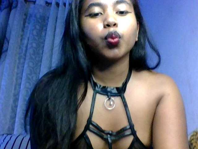 Pauliemarie Live Cam and Statistics on UnifiedCams