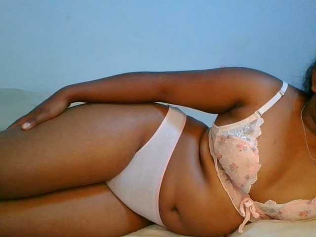 Pauliemarie live cam on BongaCams