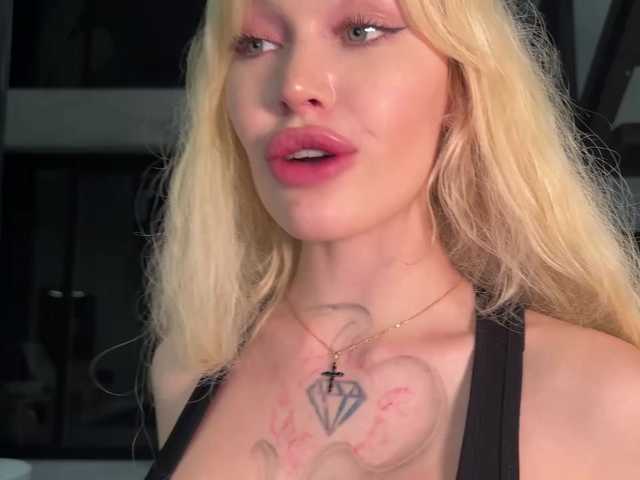 goldenalinee live cam on BongaCams