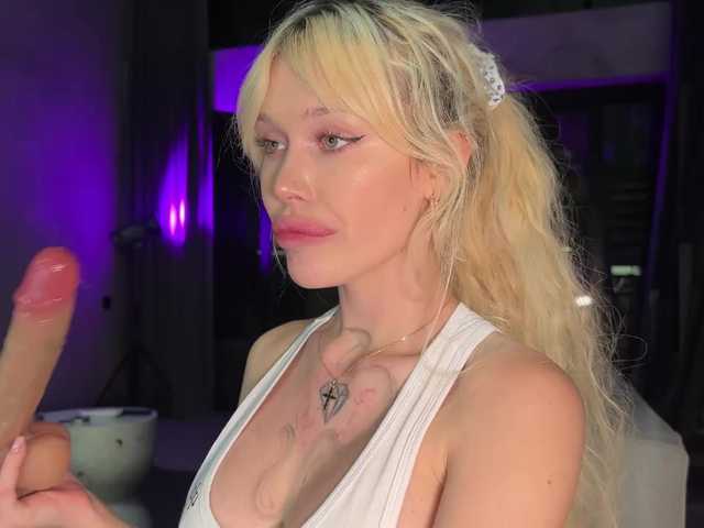 goldenalinee live cam on BongaCams