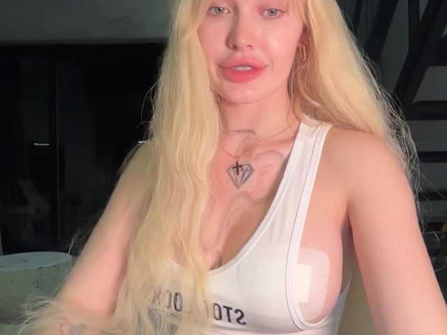 goldenalinee live cam on BongaCams