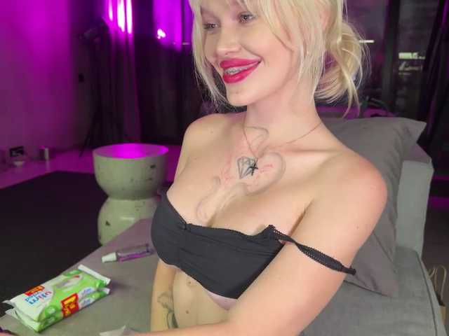 goldenalinee live cam on BongaCams