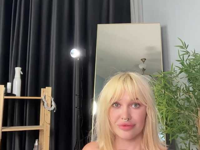 goldenalinee live cam on BongaCams