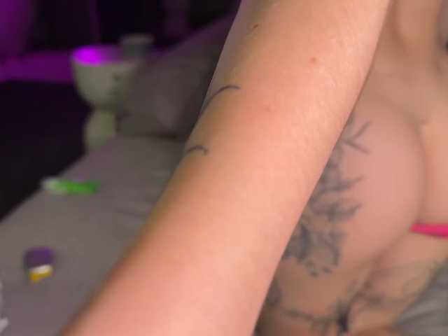 goldenalinee live cam on BongaCams